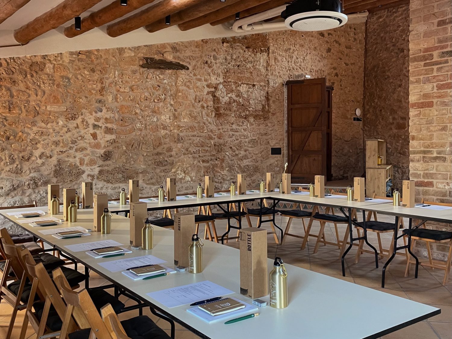 Sala de jornadas montada — Fundación Diverse