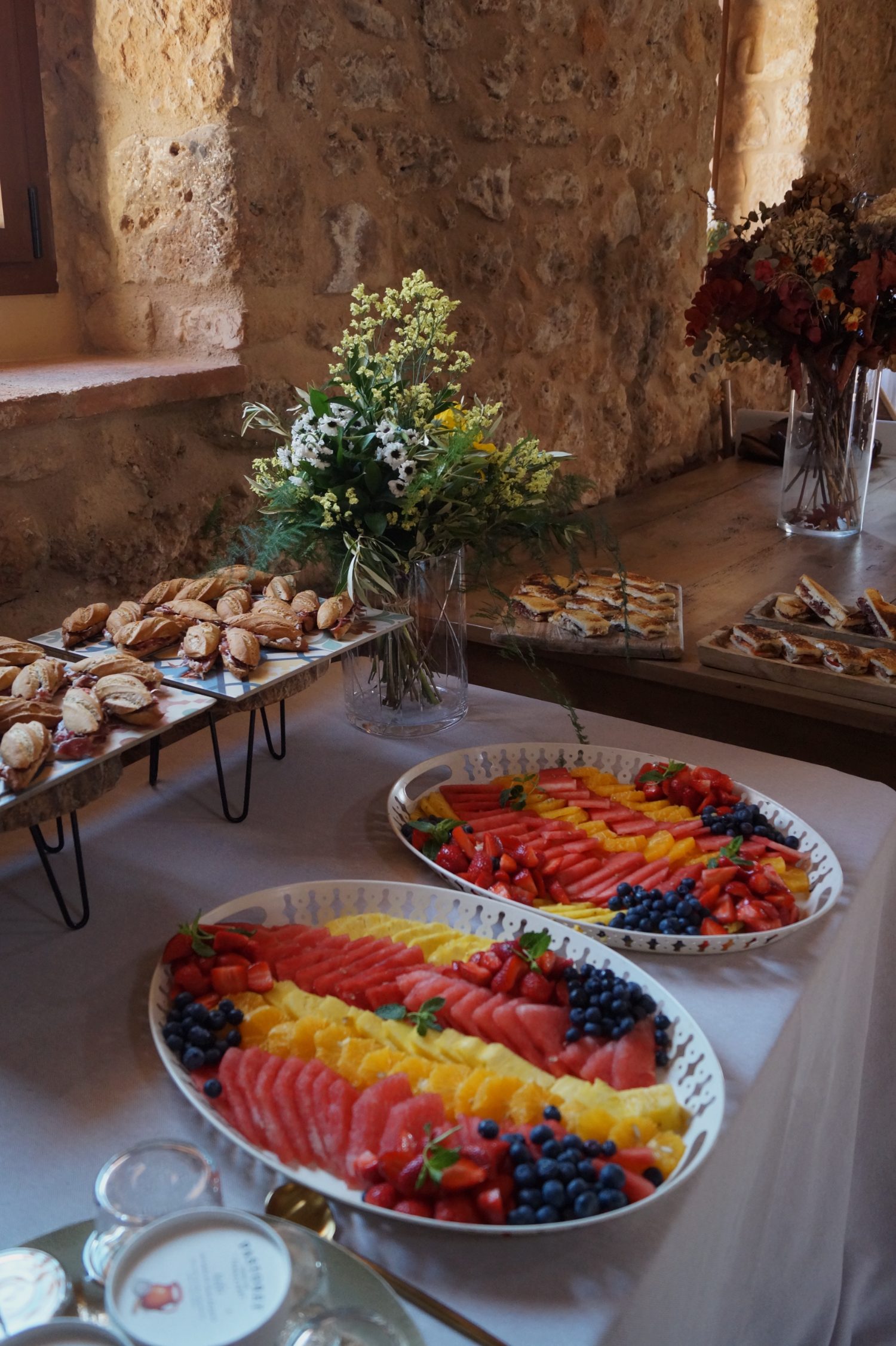 Mesa de frutas y catering — Fundación Diverse